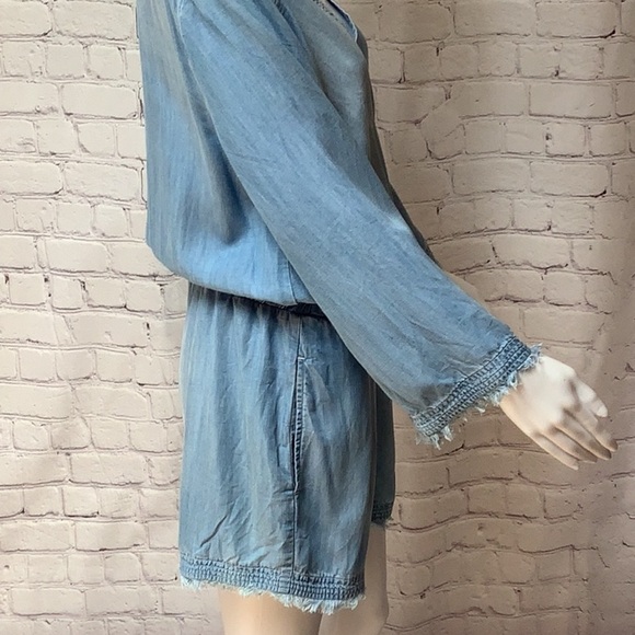 Chelsea & Violet Blue Chambray Denim Frayed Edge V Neck Shorts Romper Sz M - Picture 5 of 12